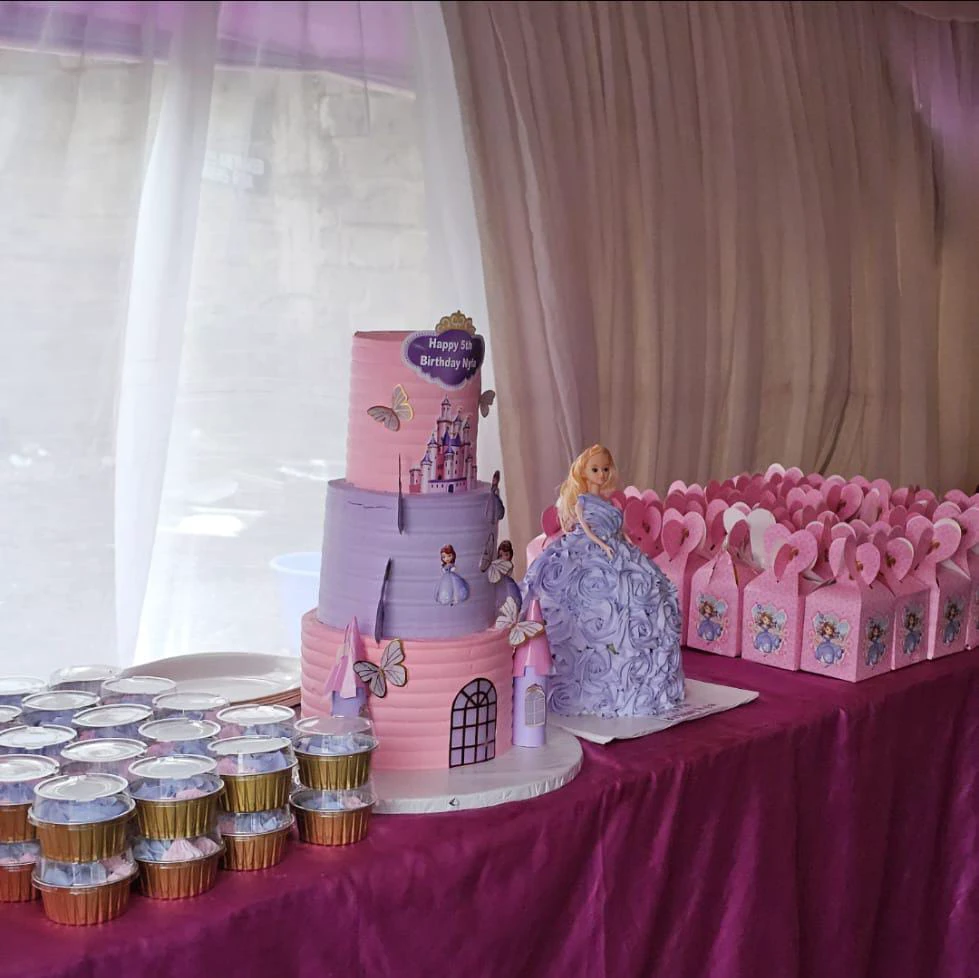 Jaytal House Of Cake Simple Dessert table set up 4.5kg themed assorted flavors cake 2kg doll cake