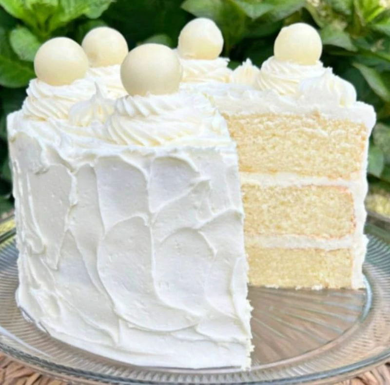 Jaytal House Of Cake White chocolate cake topped with chocolate balls. 